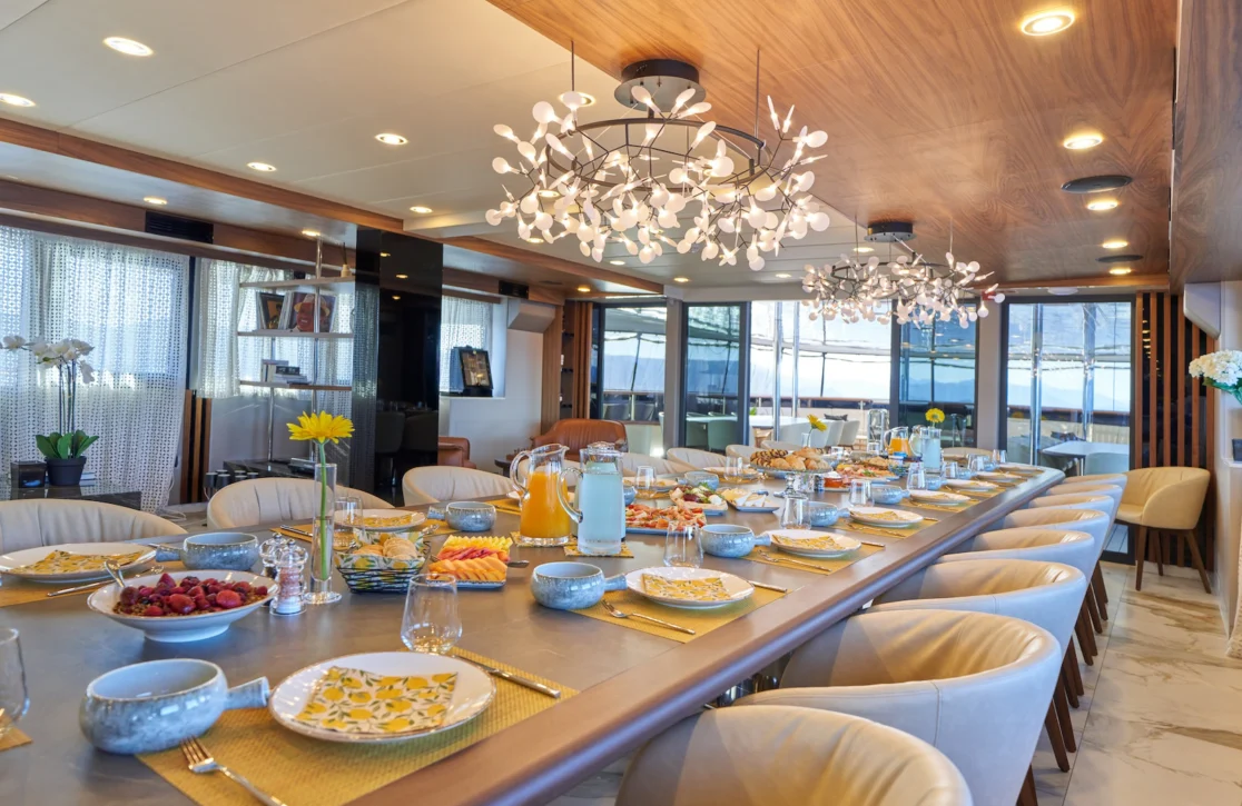 An image of Aeterna yacht