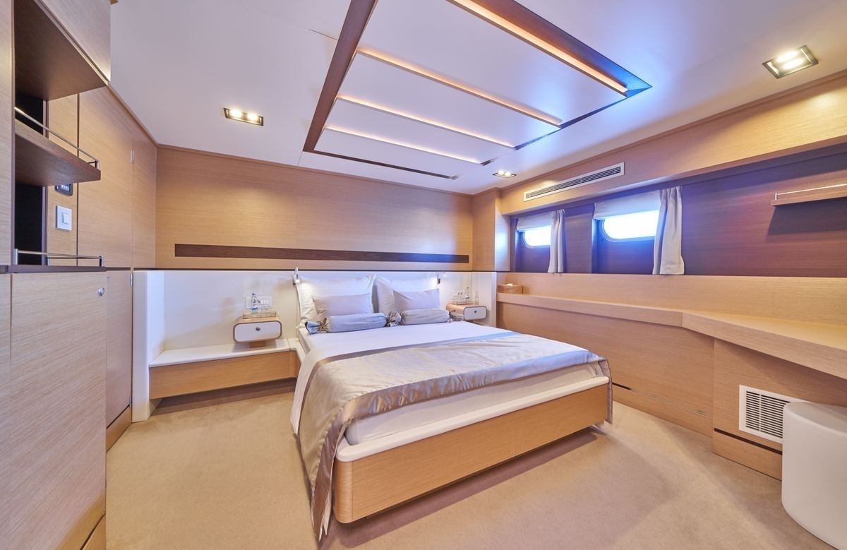 An image of Omnia yacht