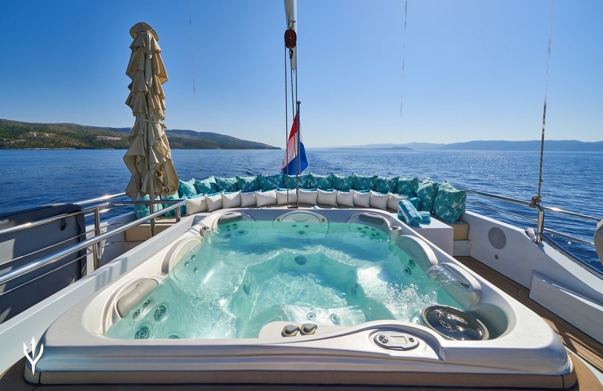 An image of Omnia yacht