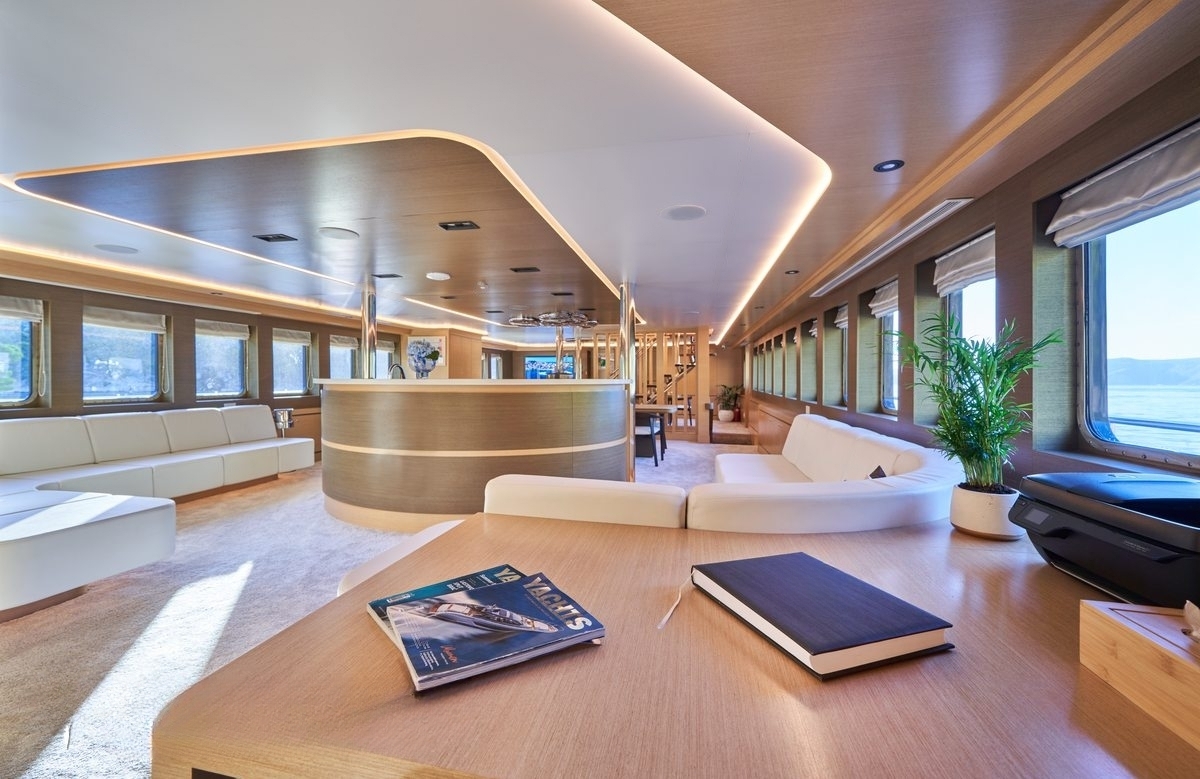 An image of Omnia yacht