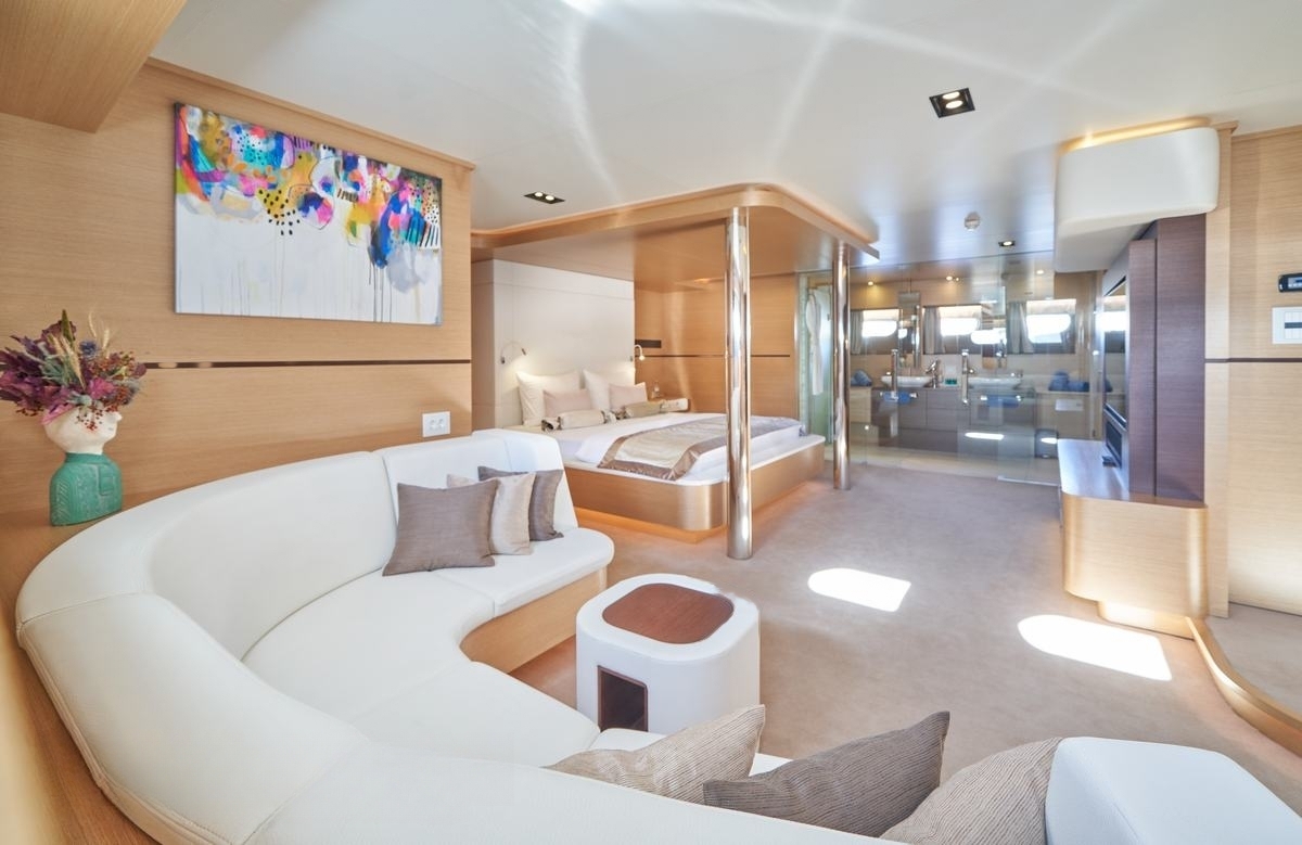 An image of Omnia yacht