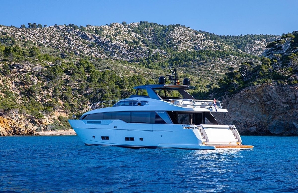 An image of Seven yacht