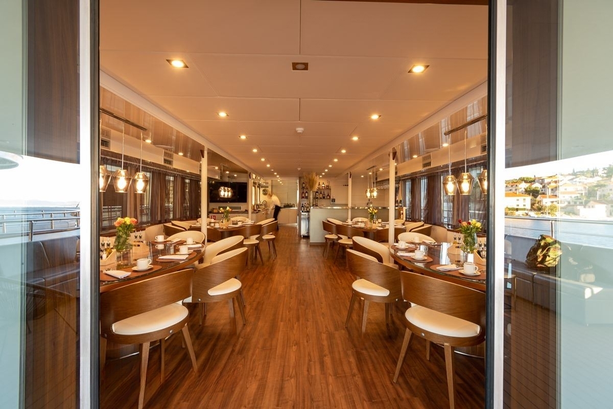 An image of Yolo yacht