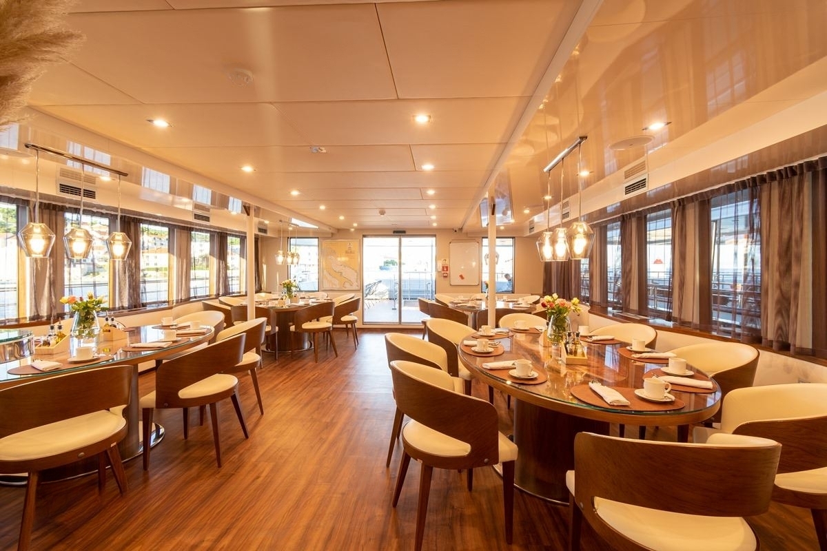 An image of Yolo yacht