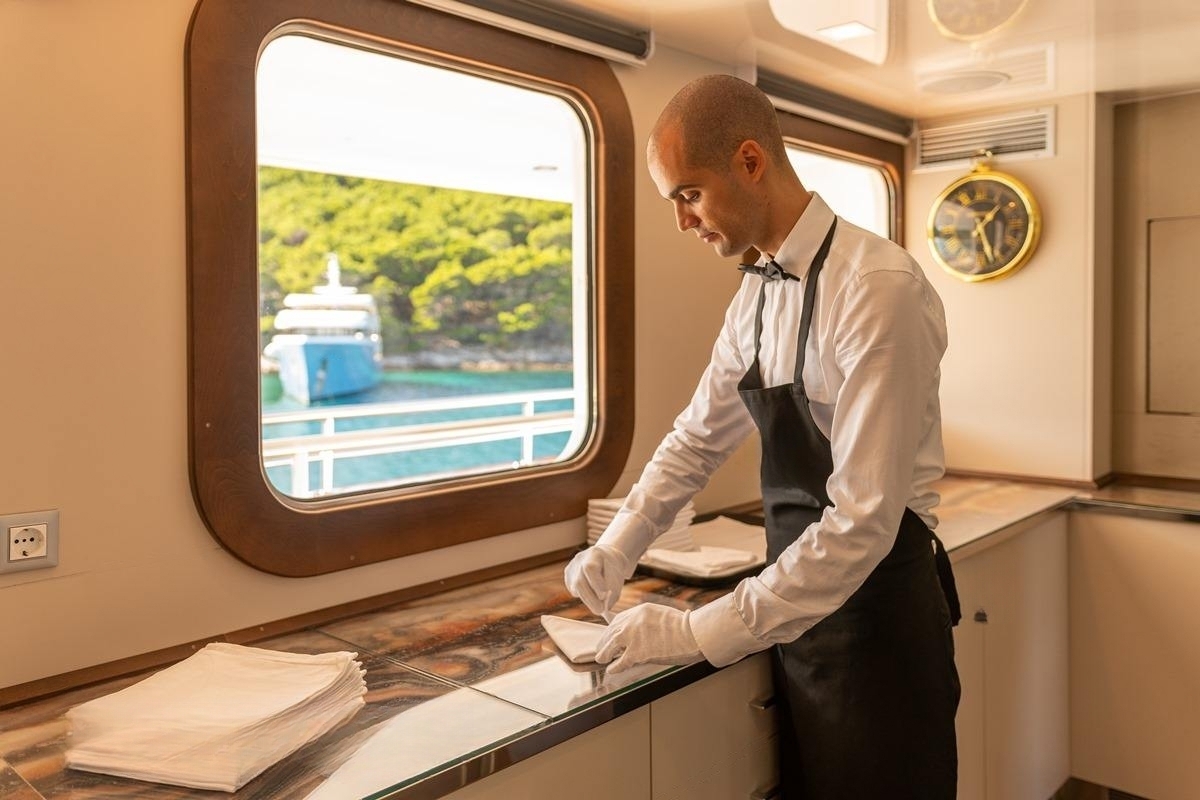 An image of Yolo yacht
