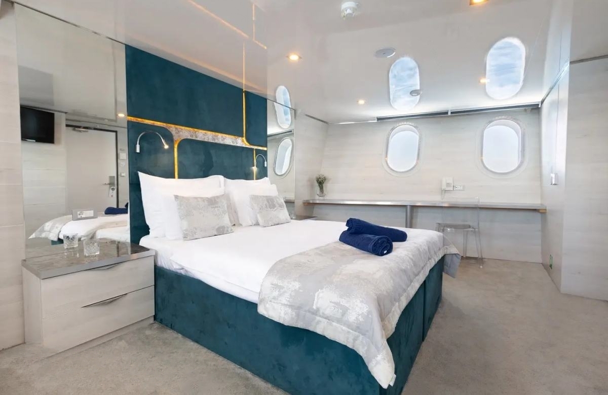 An image of Yolo yacht