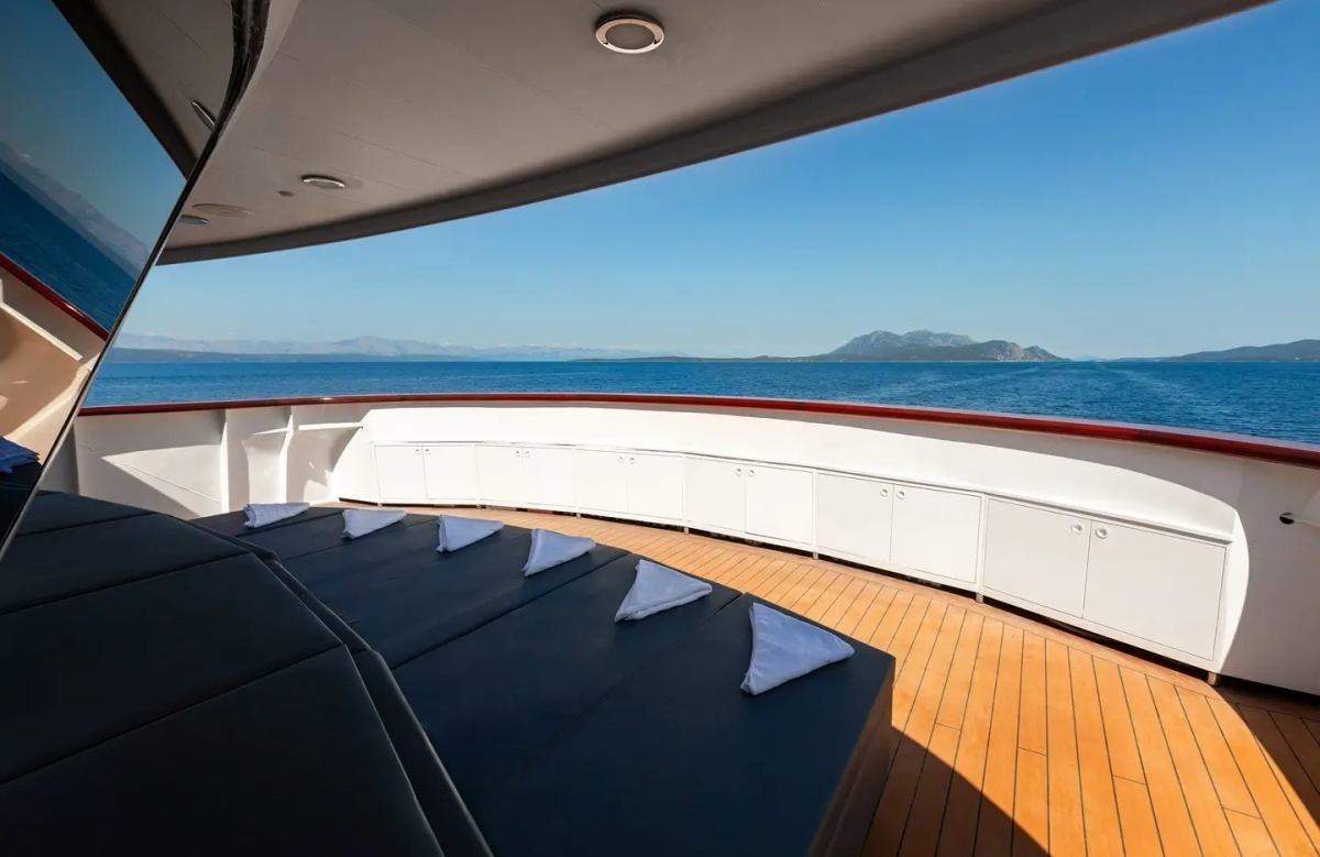 An image of Yolo yacht