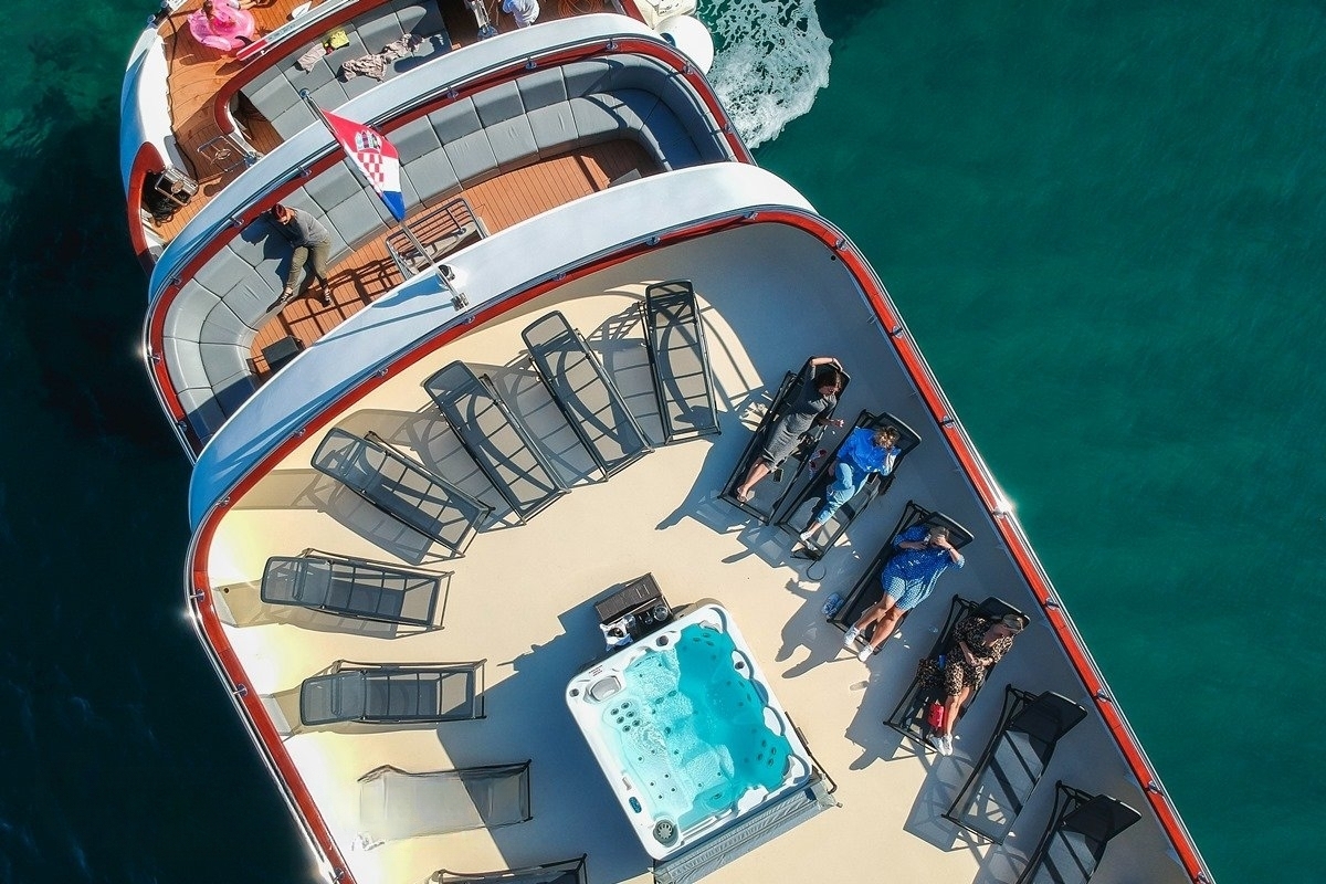 An image of Yolo yacht