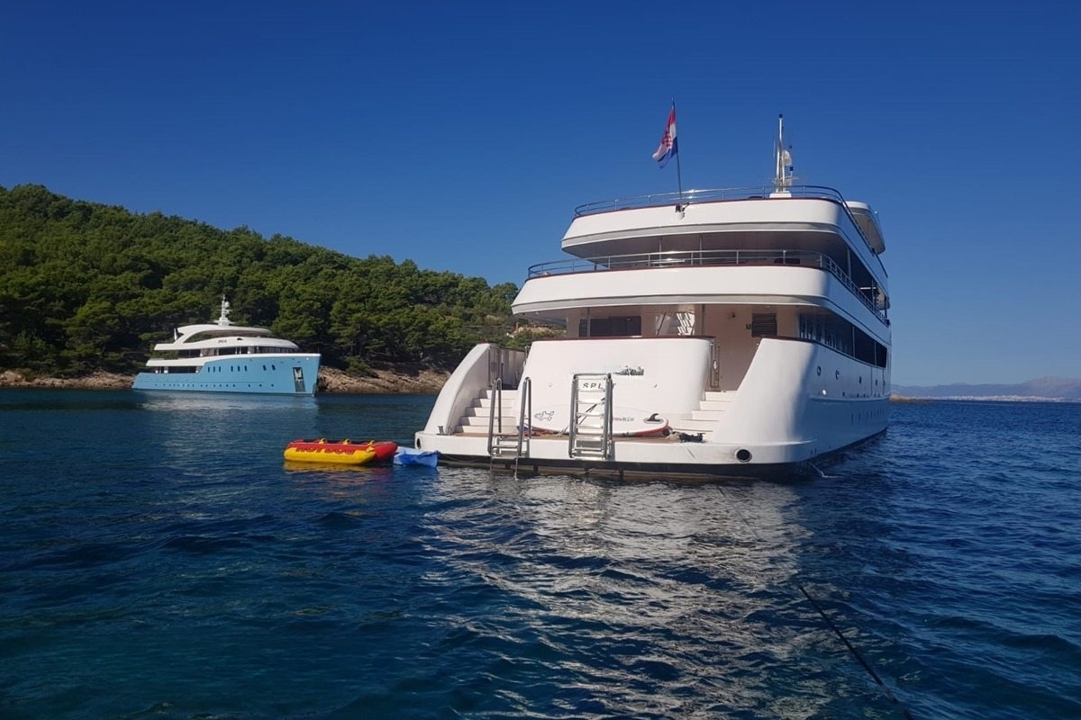 An image of Yolo yacht