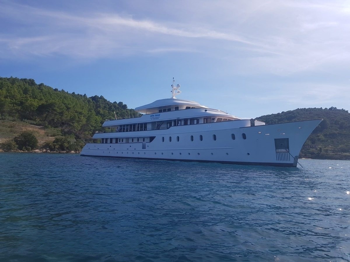 An image of Yolo yacht