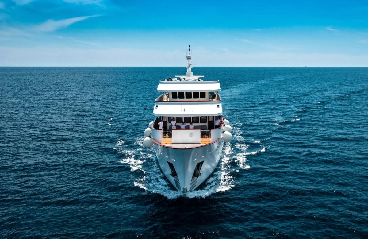 An image of Yolo yacht