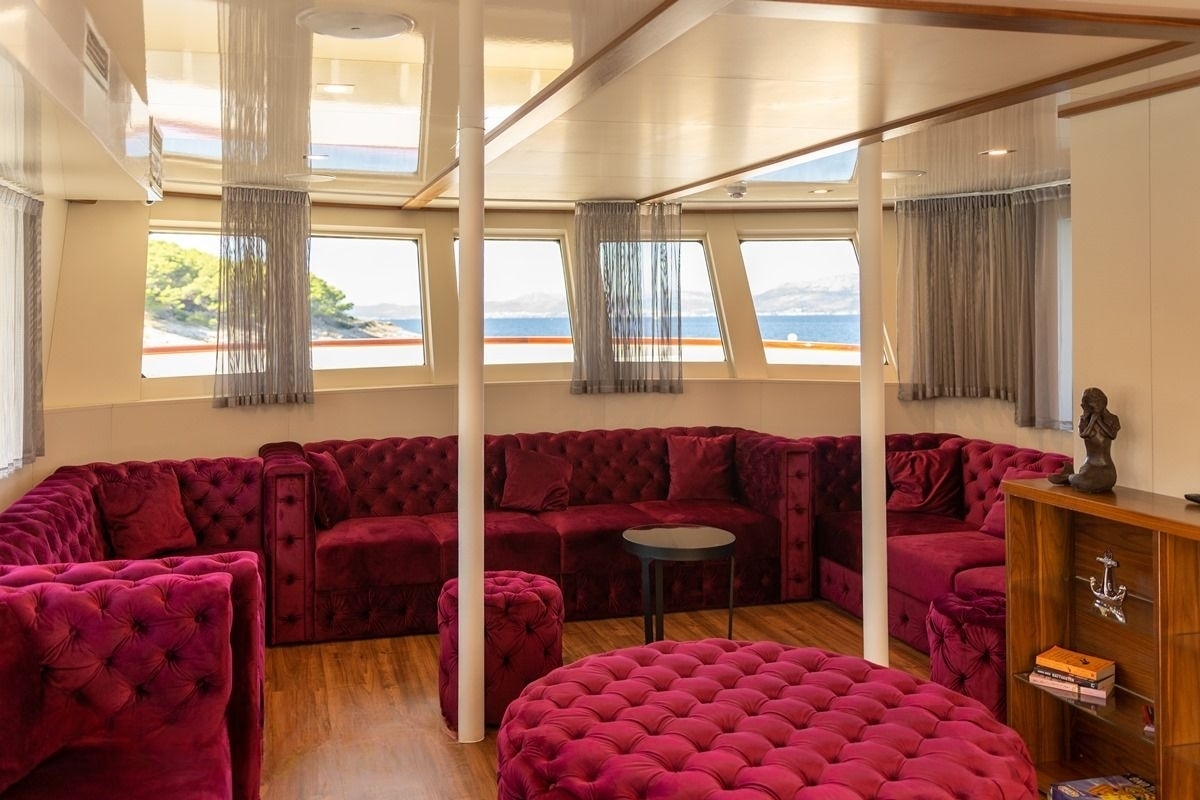 An image of Yolo yacht