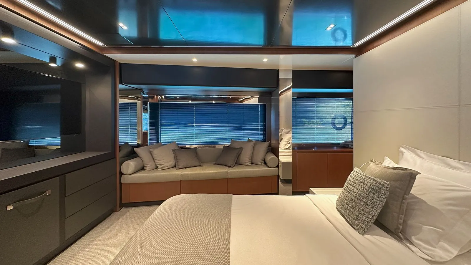 A preview of interior Bedroom cabin