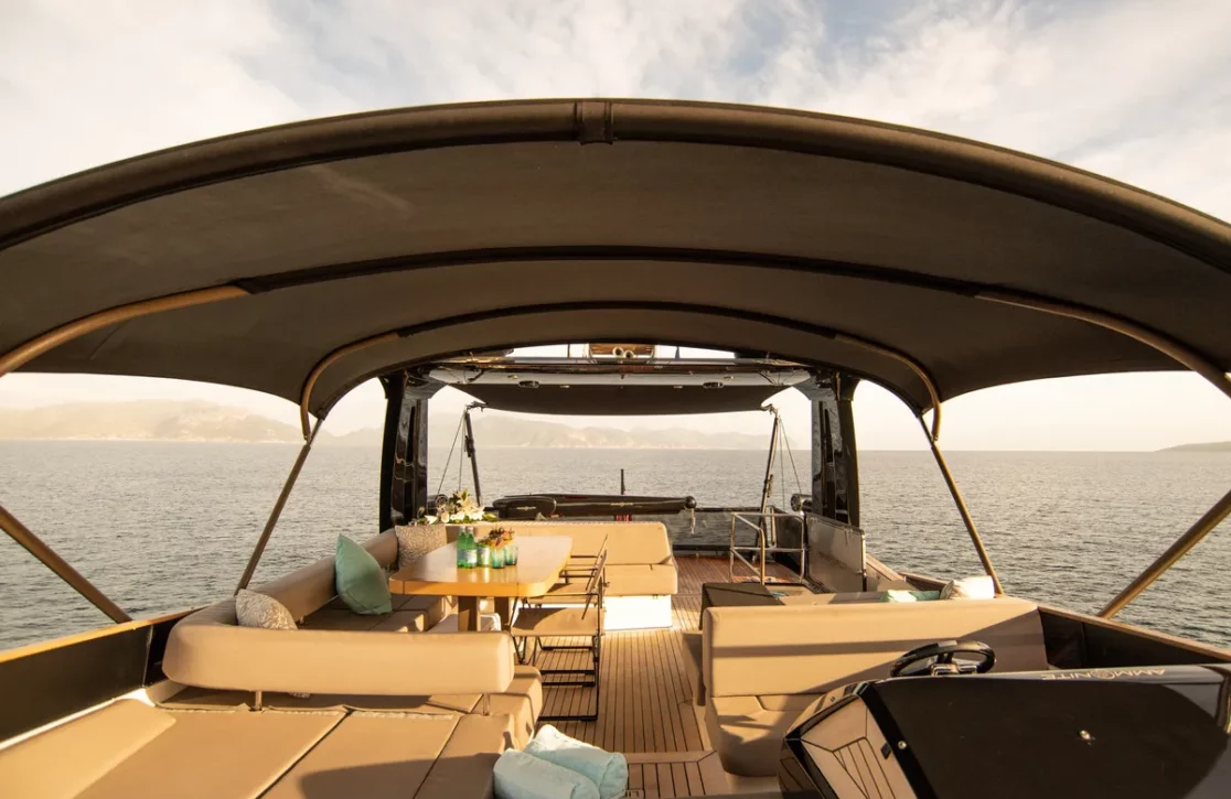 An image of Ammonite yacht