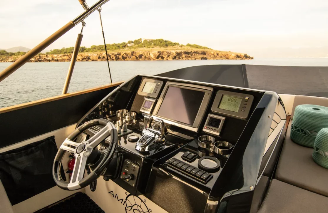 An image of Ammonite yacht