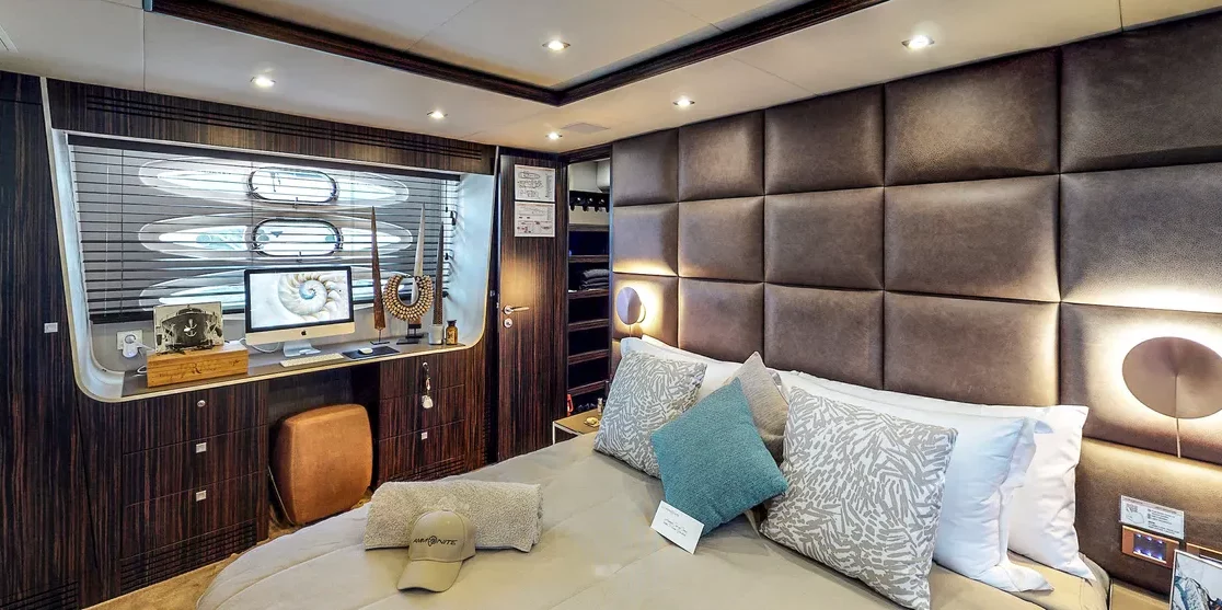 An image of Ammonite yacht