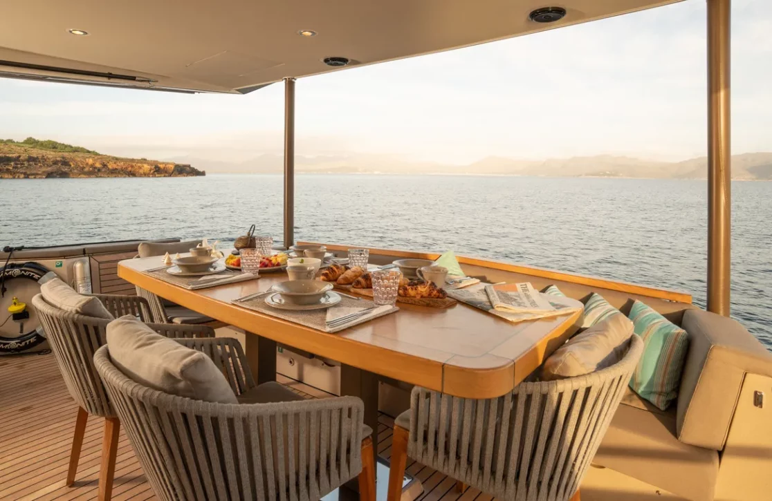 An image of Ammonite yacht