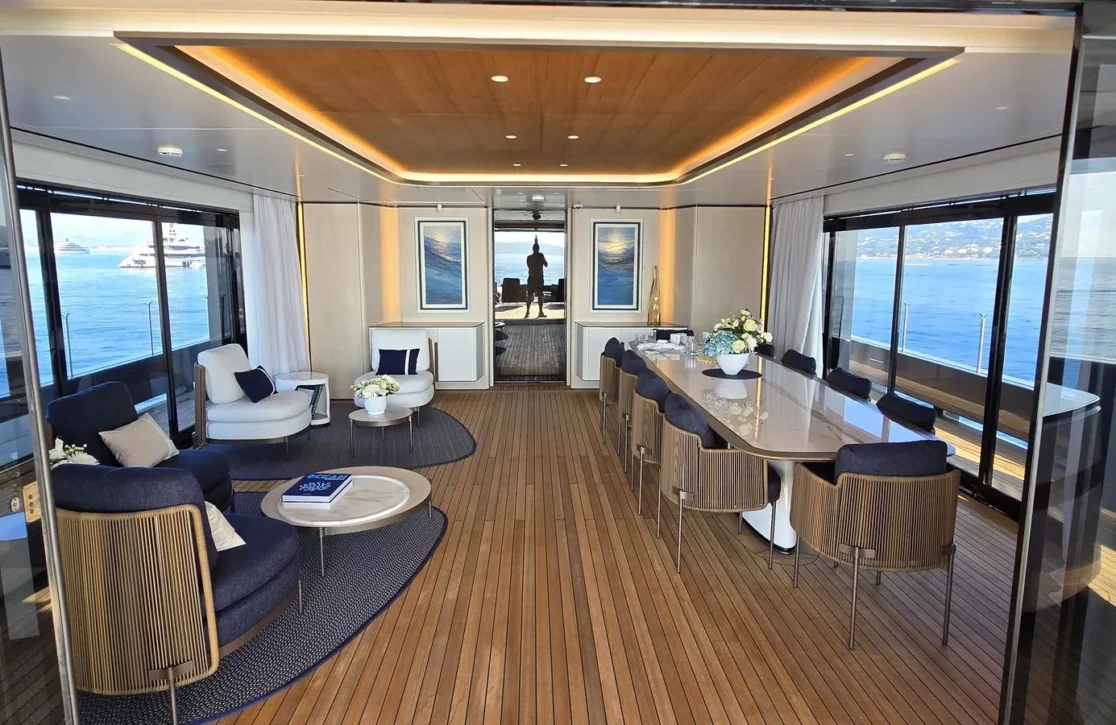 An image of Akula yacht