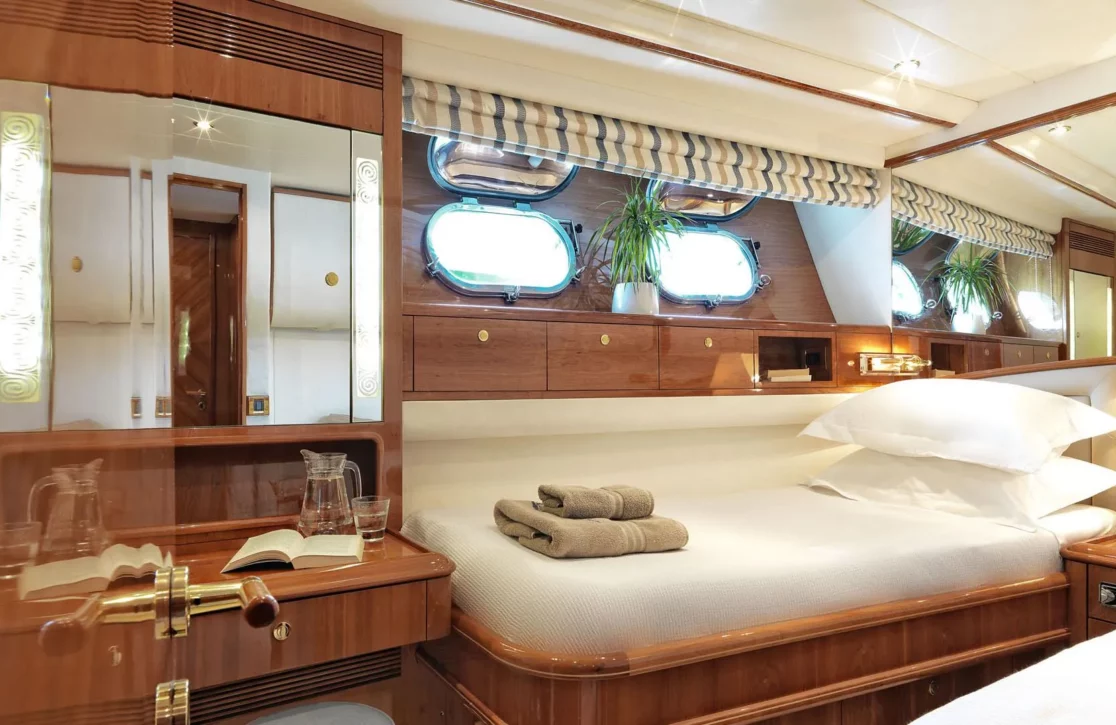 An image of Atalanti yacht