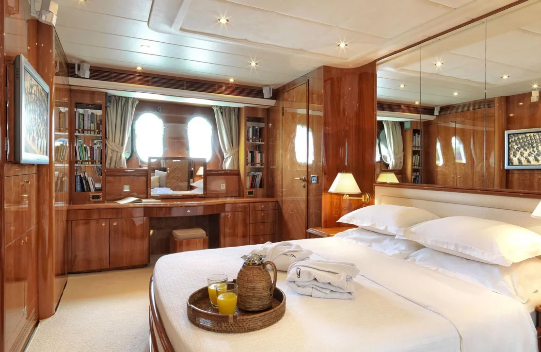 An image of Atalanti yacht
