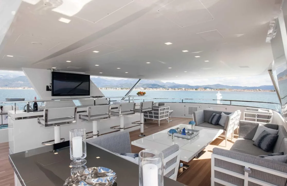 An image of H yacht