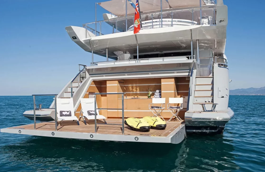 An image of H yacht