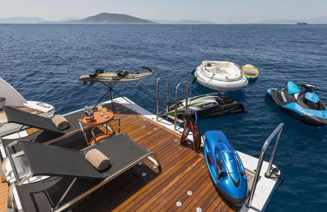 An image of L’equinox yacht