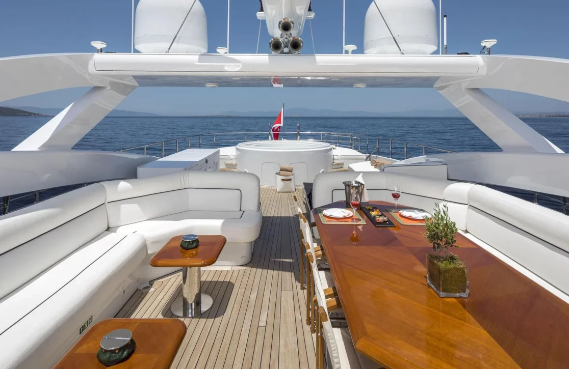 An image of L’equinox yacht
