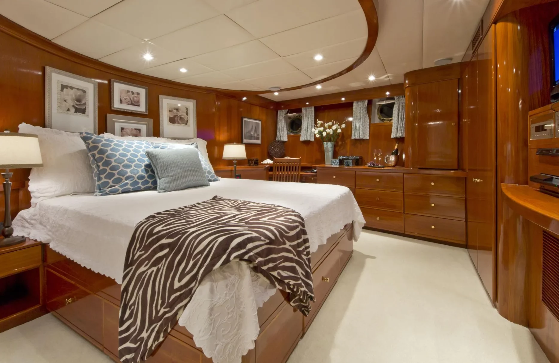 A preview of interior Bedroom cabin