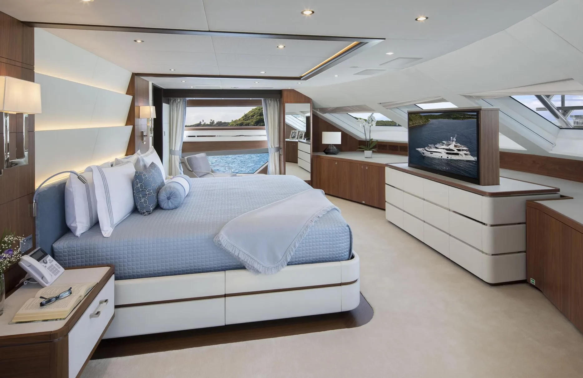 A preview of interior Bedroom cabin