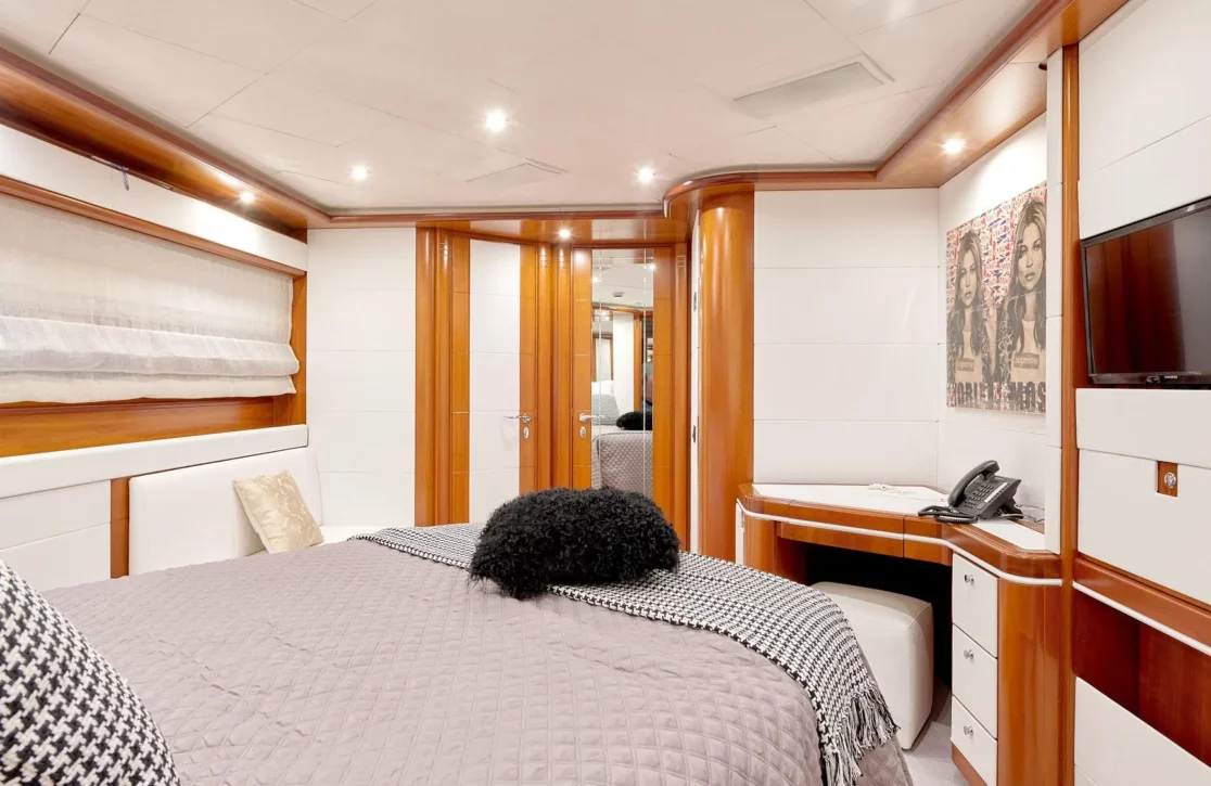 An image of Bunker yacht