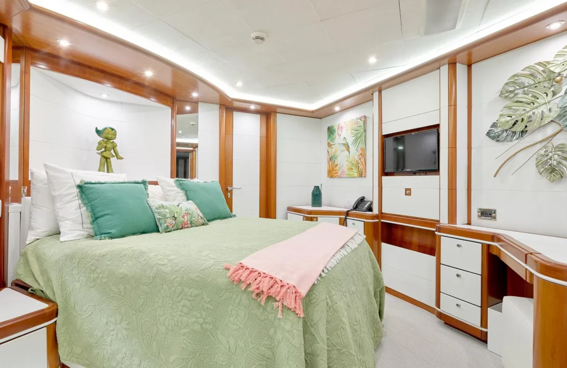 An image of Bunker yacht
