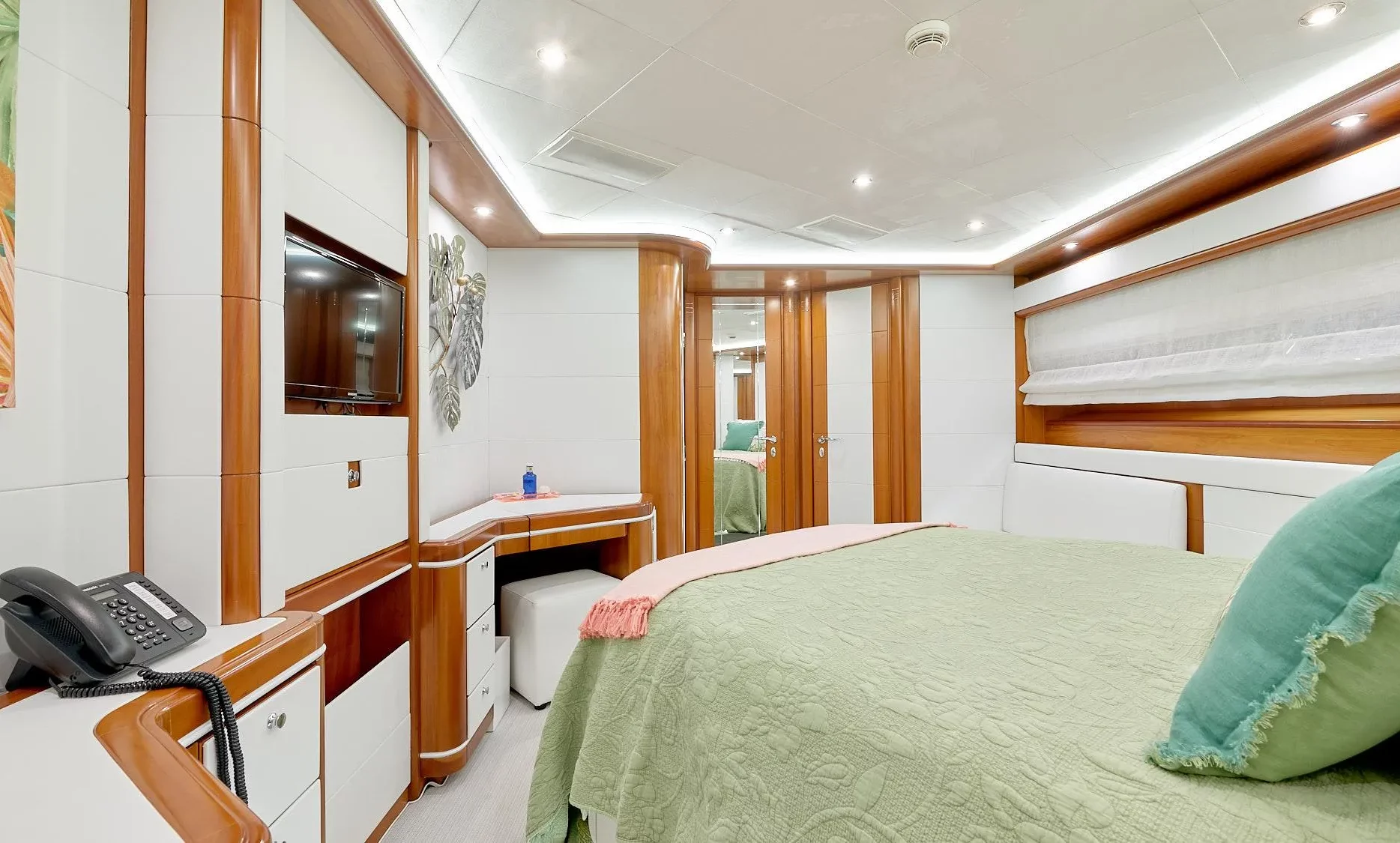 A preview of interior Bedroom cabin