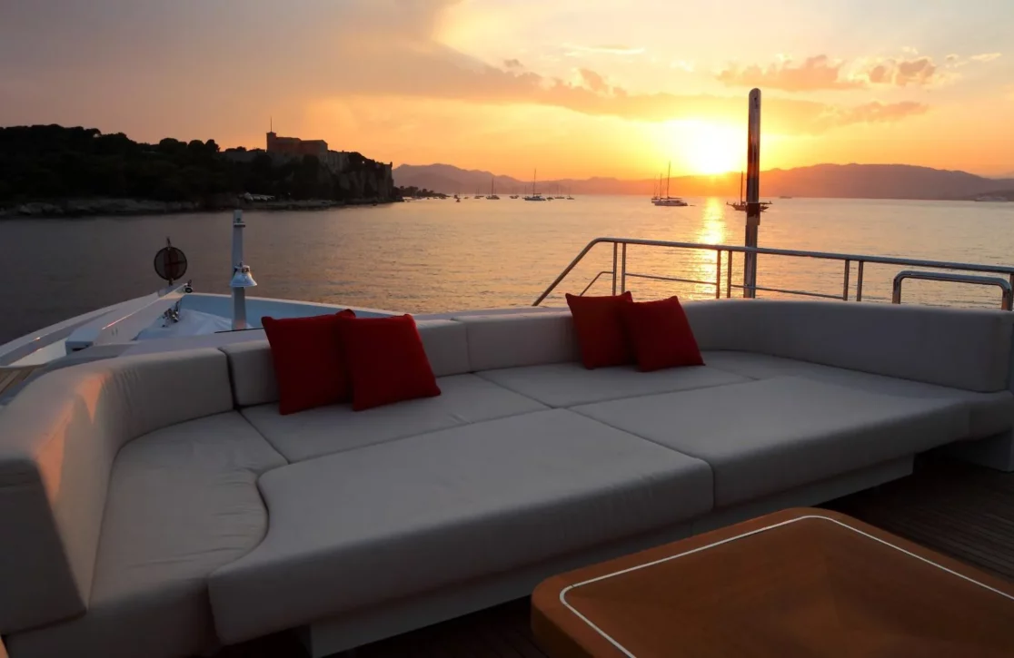 An image of 2 Ladies yacht