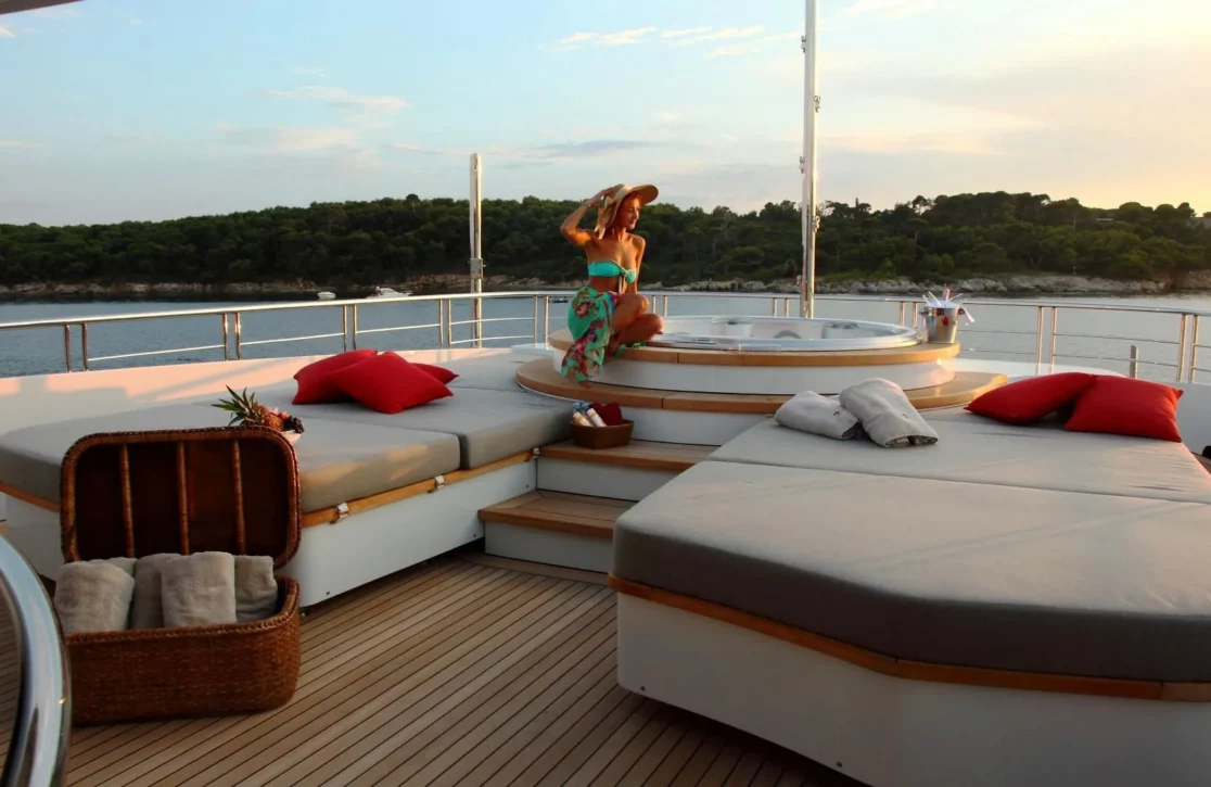 An image of 2 Ladies yacht