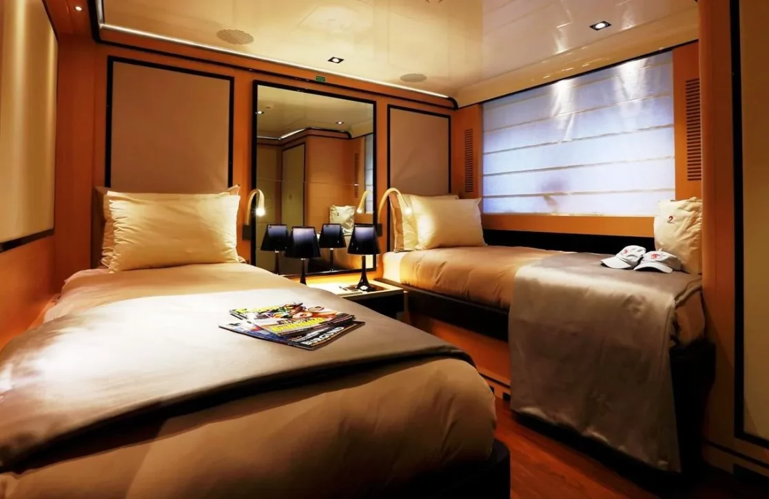 An image of 2 Ladies yacht