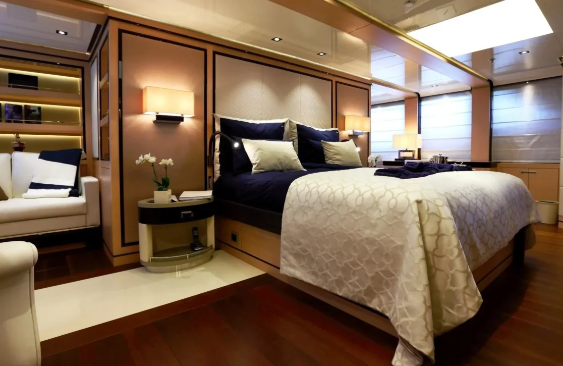 An image of 2 Ladies yacht
