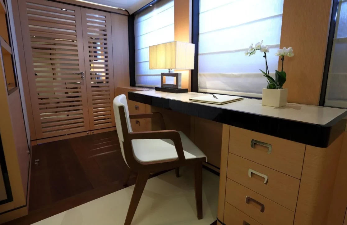 An image of 2 Ladies yacht