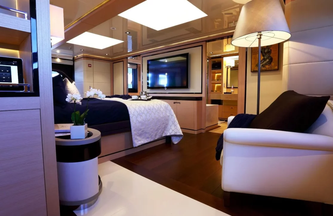 An image of 2 Ladies yacht