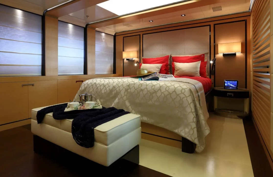 An image of 2 Ladies yacht