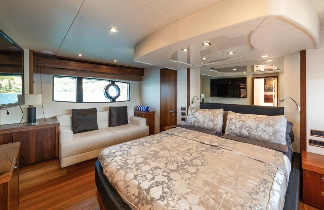 An image of 2 Drunk yacht