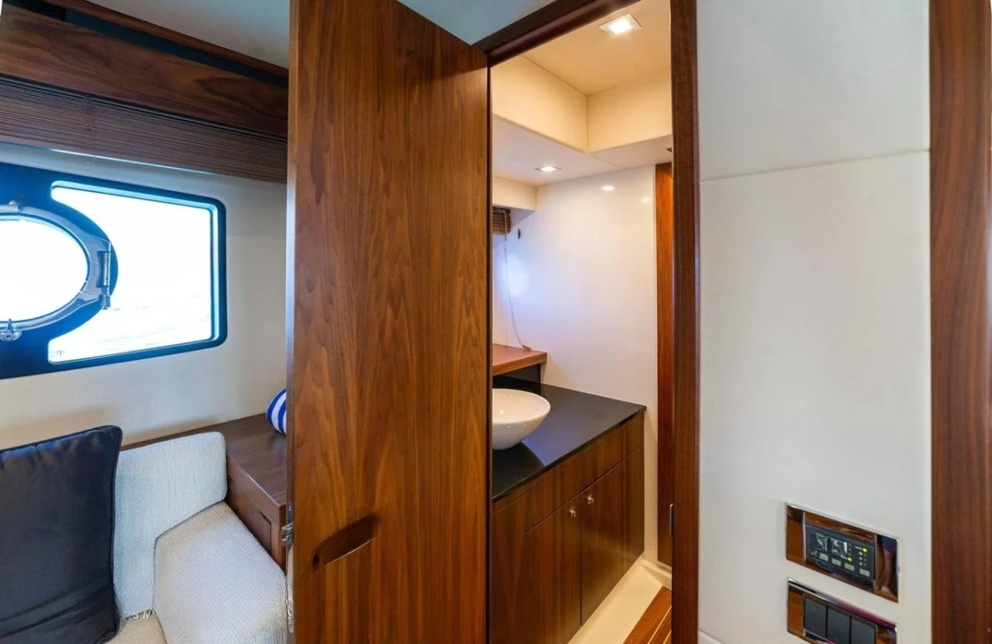 An image of 2 Drunk yacht
