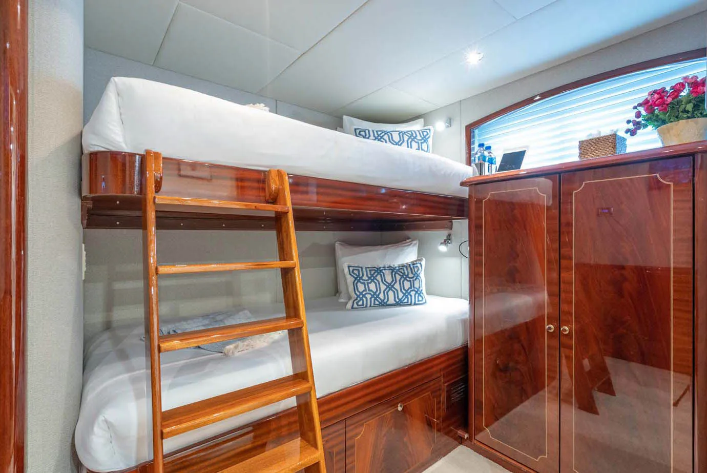 A preview of interior Bedroom cabin