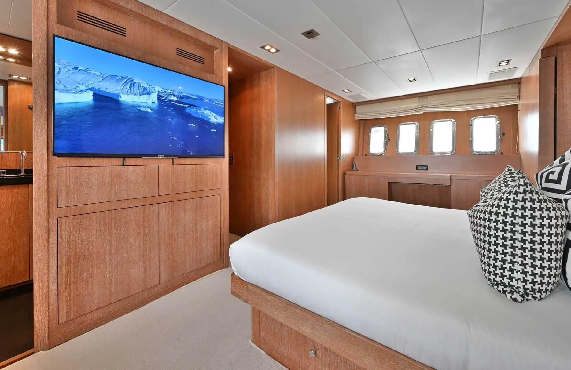 A preview of interior Bedroom cabin
