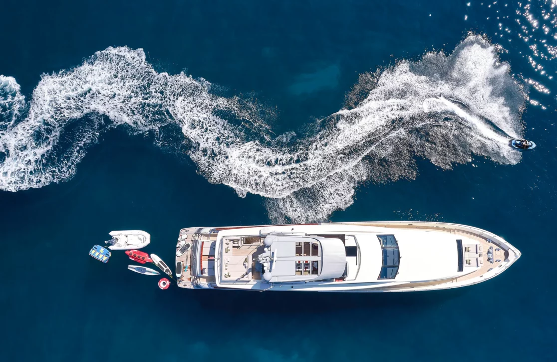 An image of Apmonia yacht
