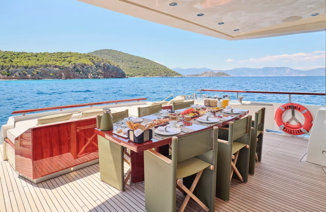 An image of Apmonia yacht