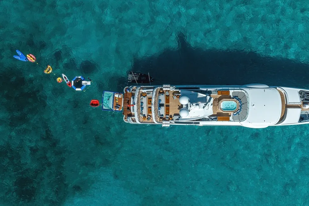 An image of Lind yacht
