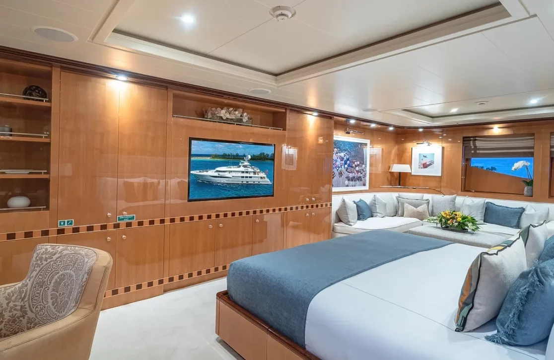 An image of Lind yacht