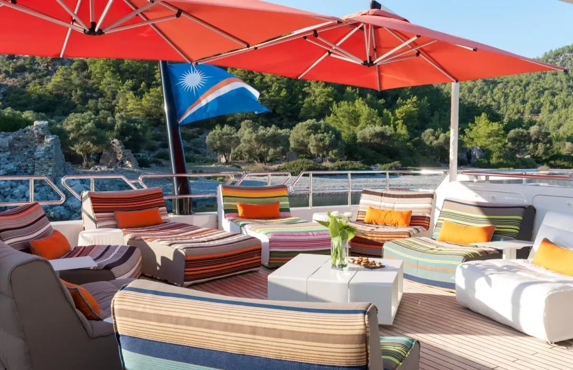 An image of Unexpected yacht
