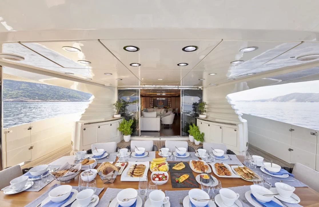 An image of Rini V yacht